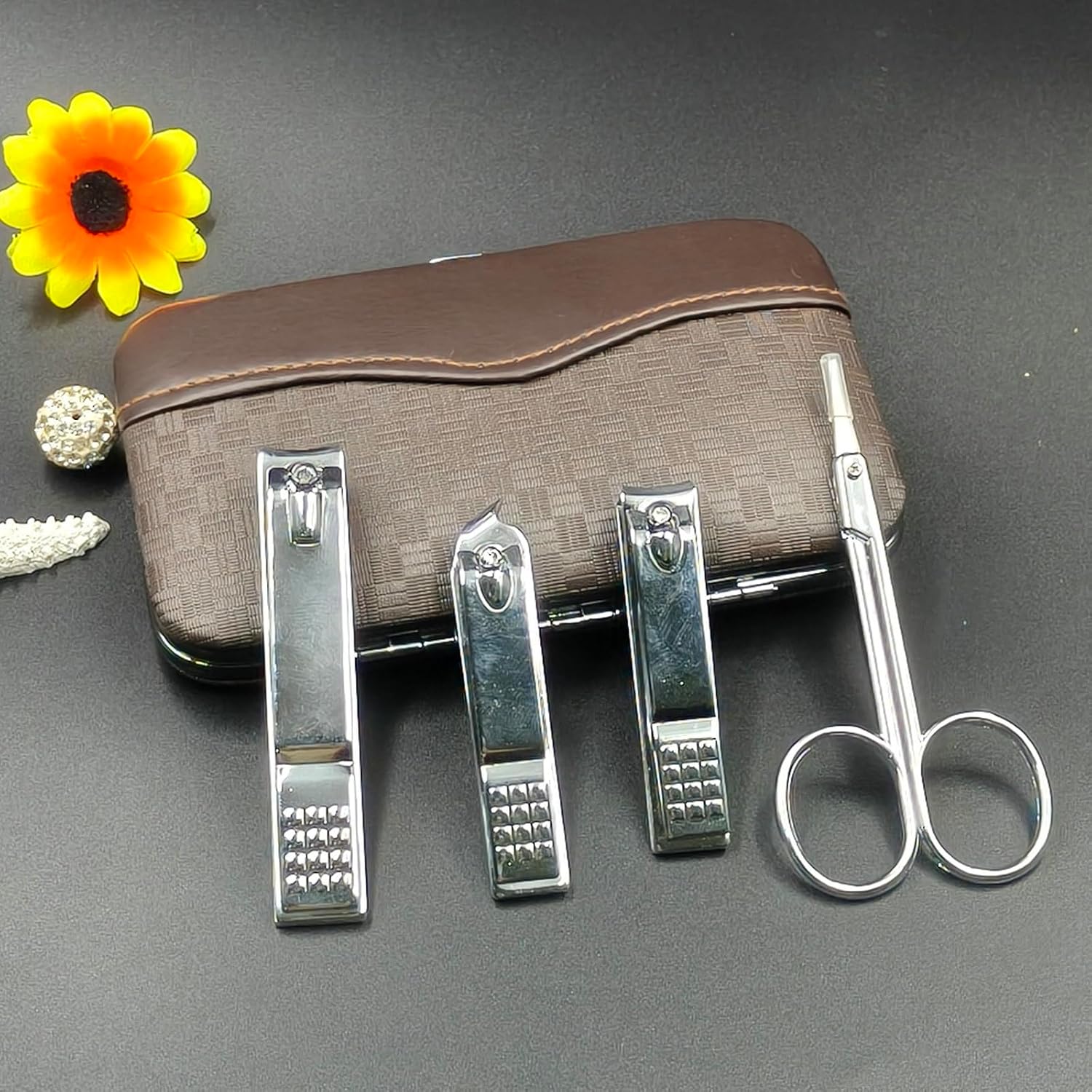 مجموعة أدوات العناية بالأظافر  - مراجعة Mens Grooming Kit Bag وسعره